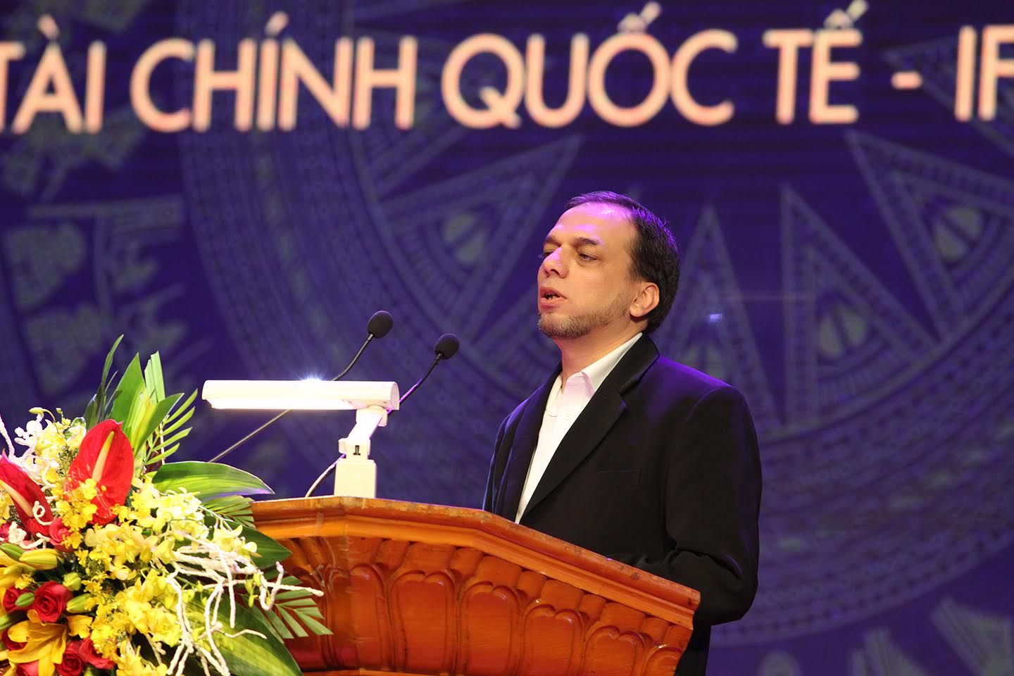 Trao[-]tặng[-]Cúp[-]Thánh[-]Gióng[-]cho[-]100[-]Doanh[-]nhân[-]Việt[-]Nam[-]tiêu[-]biểu[-]2016
